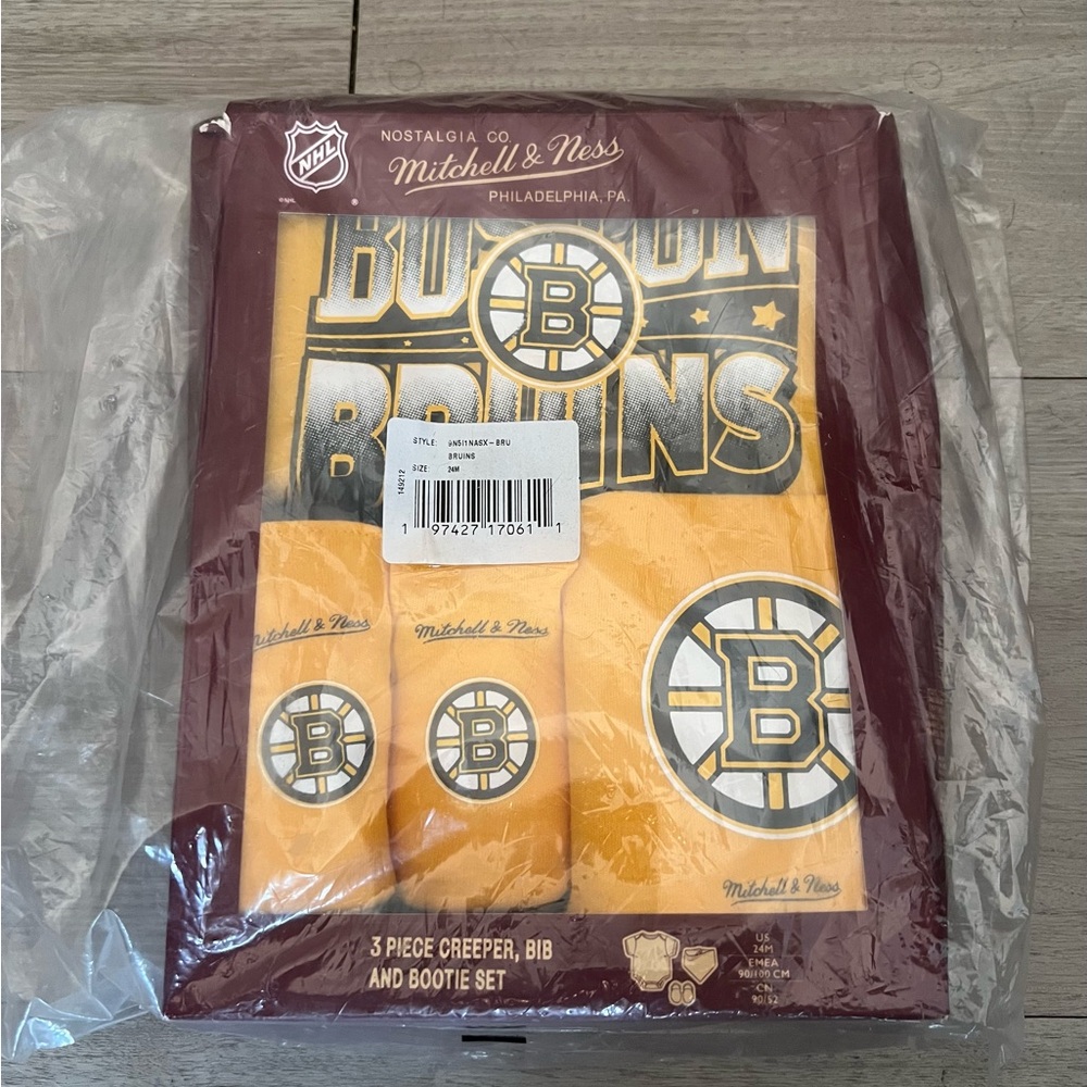 Boston Bruins NHL Infant 3 Piece Creeper BIB & Bootie Set New